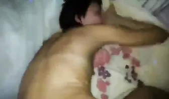 Чувак отодрал худую шмару во все дырки в спальне