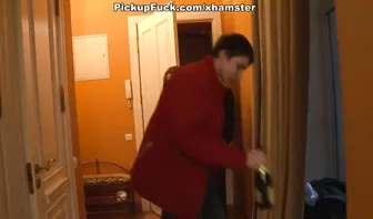 Два пикапера сняли молодую шалаву и отъебали ее в рот и пизду