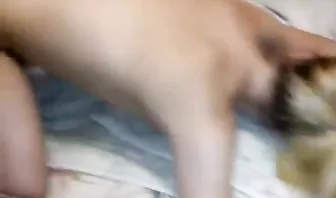 Волосатый мужик жестко трахает раком блондинку с окончанием в рот